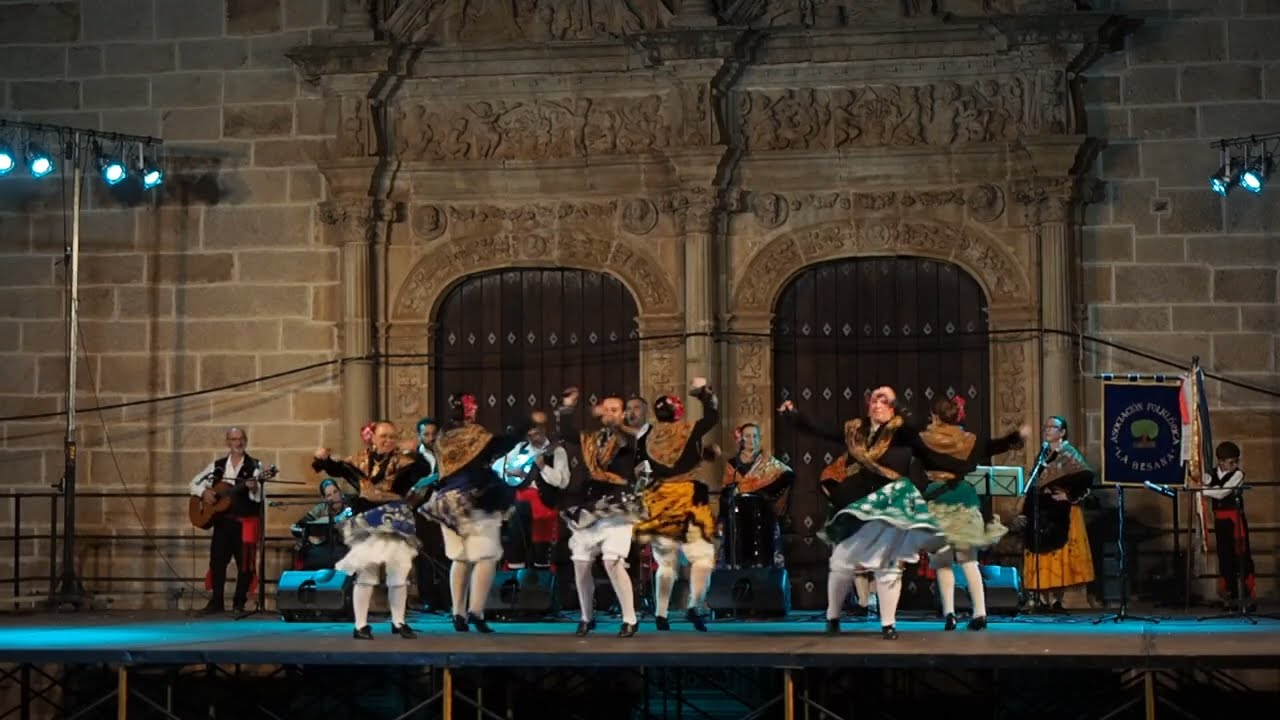 Grupo la Besana de San Vicente de Alcántara. Jota del Arbolito. Festival de folclore en Coria.