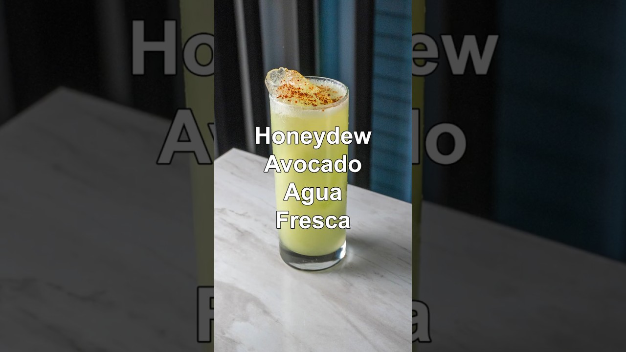 Как приготовить безалкогольный коктейль «Аква Фреска» из дыни и авокадо.