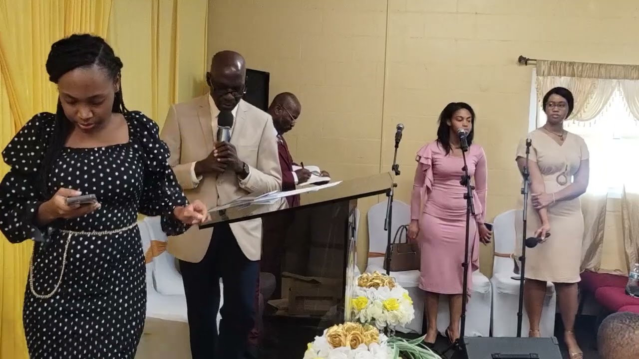 ne sois pas un membre unitile dans ton Église. adoration avec sr Christelle
