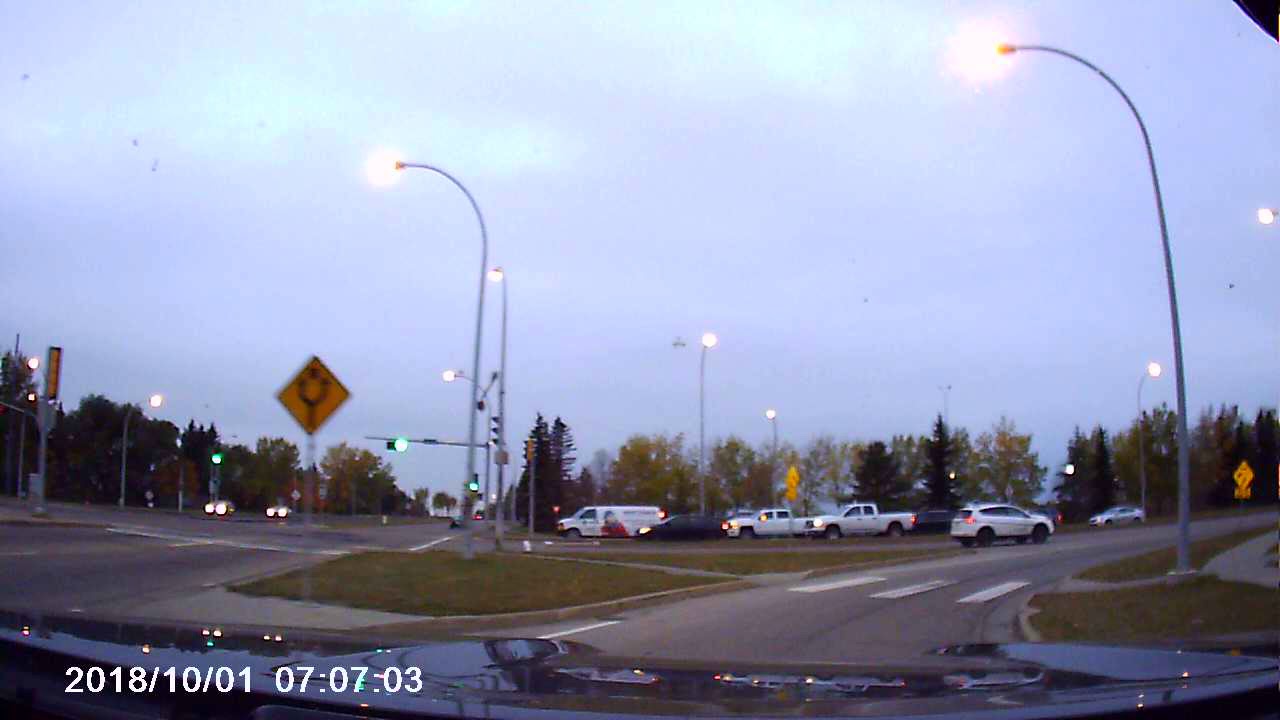 Edmonton Dash Cam 100118 - Seriously Clueless Red Light Runner