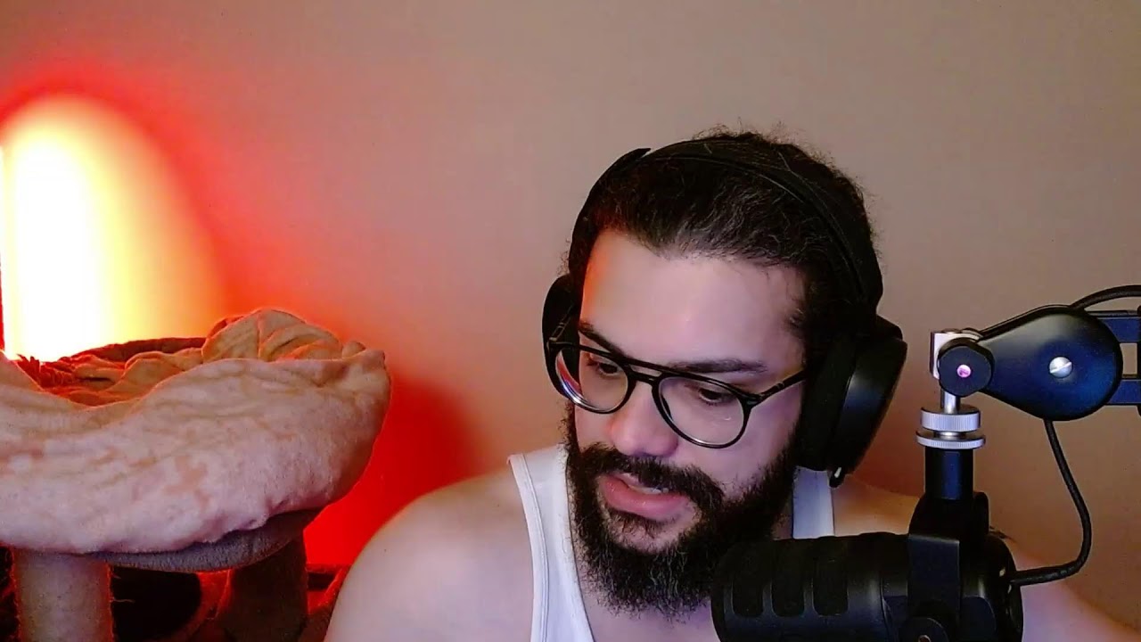 Surviving Resident Evil 8… Somehow 😱 (EN / ES)