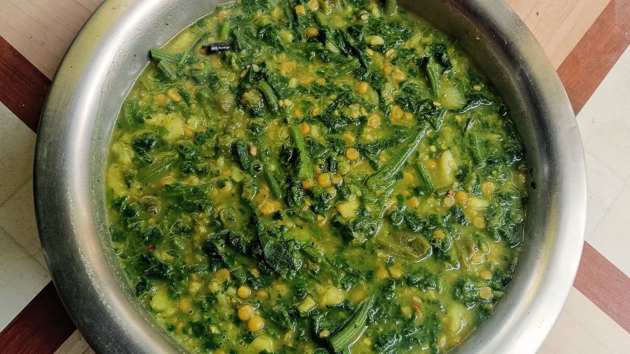 মটর ডাল দিয়ে রান্না করলাম গাছের তরতাজা কুমড়ো শাকের ঝোল খেতে হবে দারুণ টেষ্ট। 
