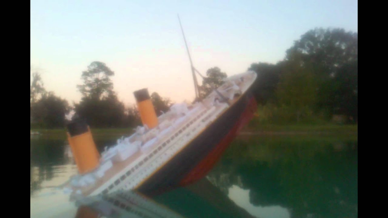 Titanic Model sinks film.