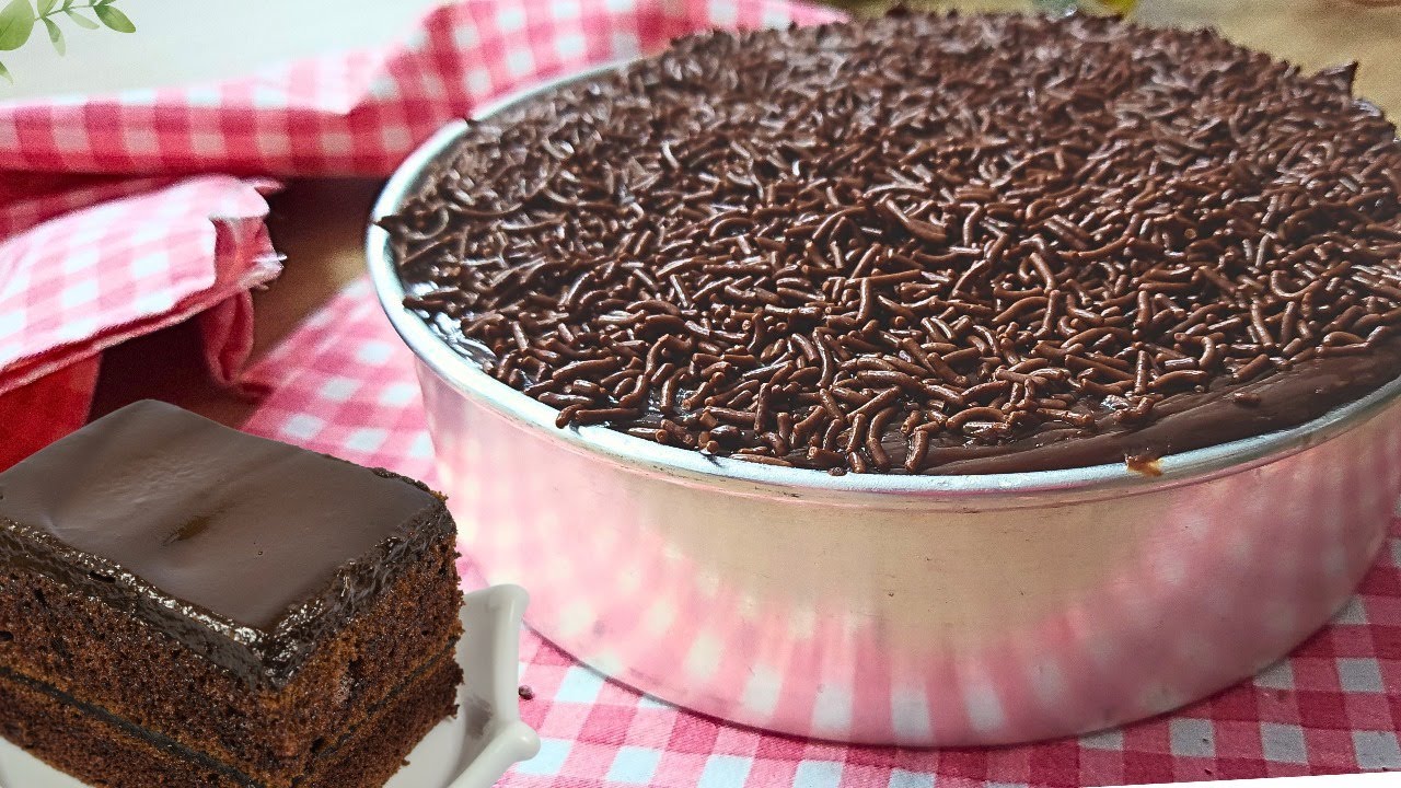 SEGREDO REVELADO! A melhor e mais fácil receita de bolo de chocolate com pouco ingredientes