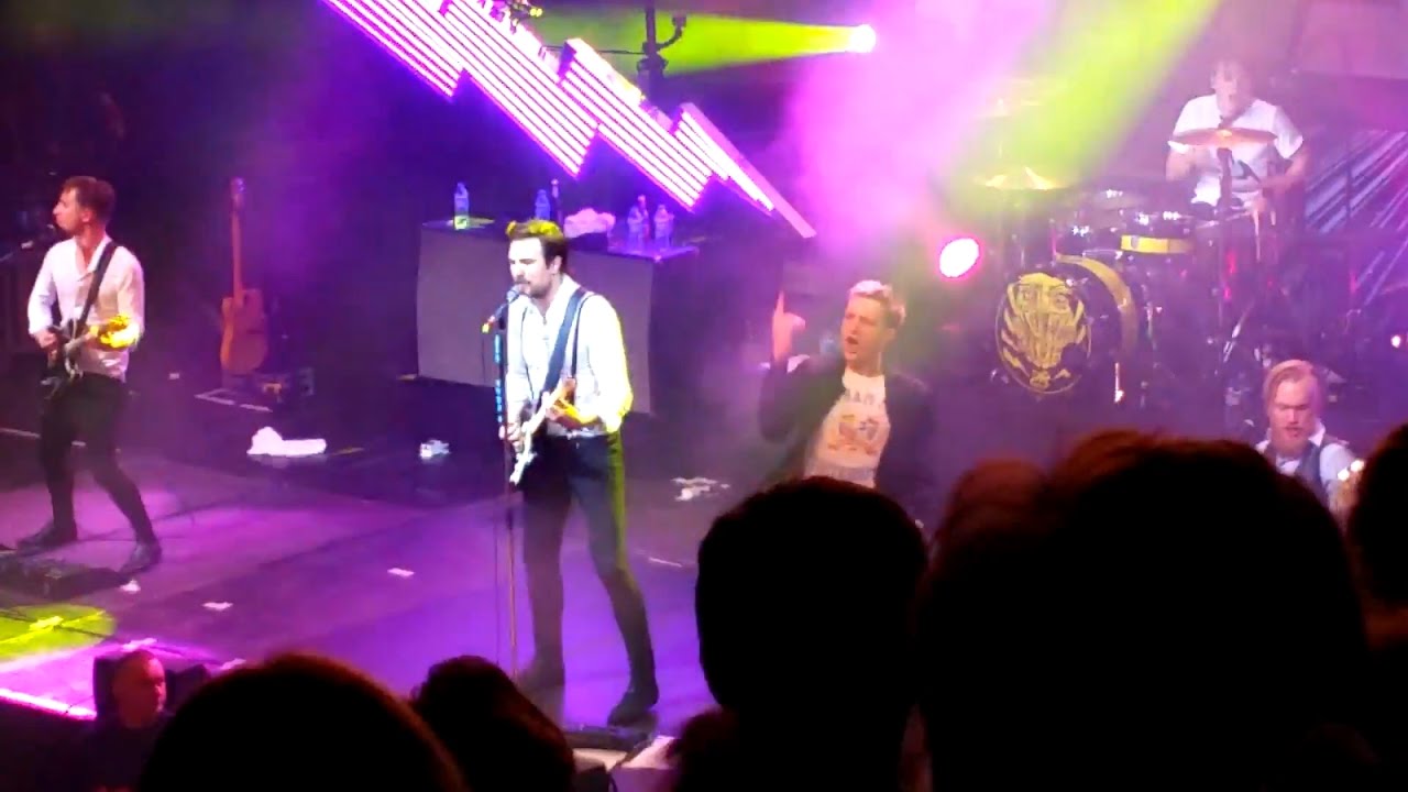 Royal Republic ft. Felix Brummer (Kraftklub) - Eure Mädchen (2016 Berlin Germany)