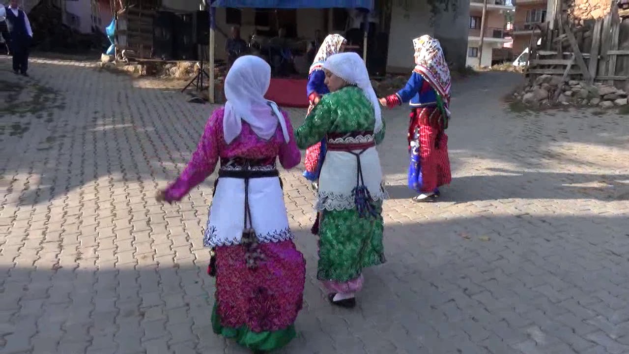 Baba Kız süper Oynuyorlar Yörüklerin en güzel  Düğün ve oyunları