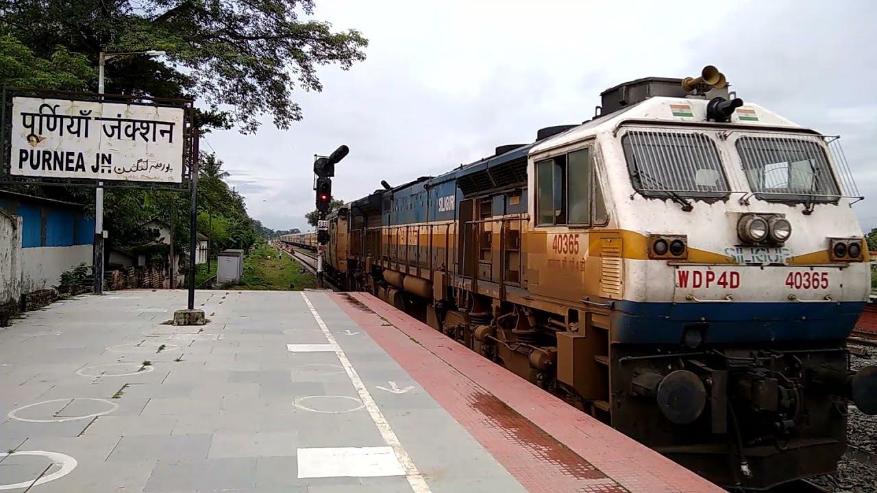 #POWERFUL  EMD arriving Oldest city of bihar, Purnea junction.