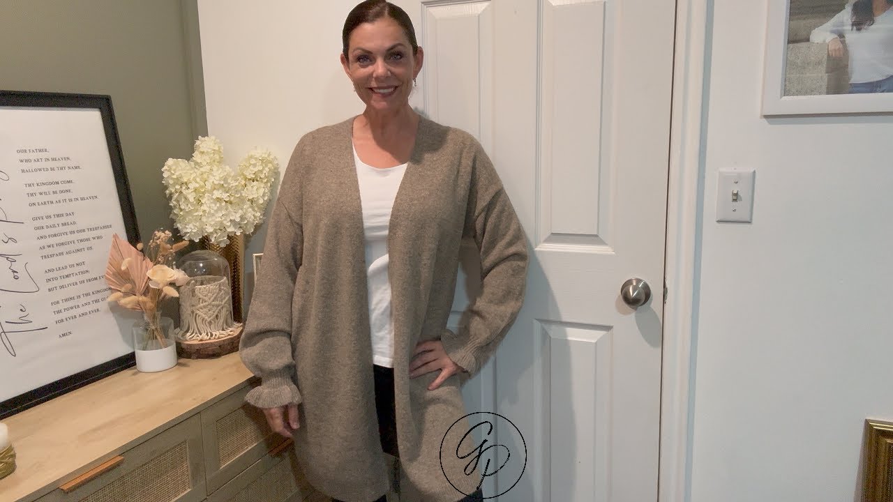 Amazon Fashion Finds / Women's Long Cardigan Sweater / SO cozy for cooler weather