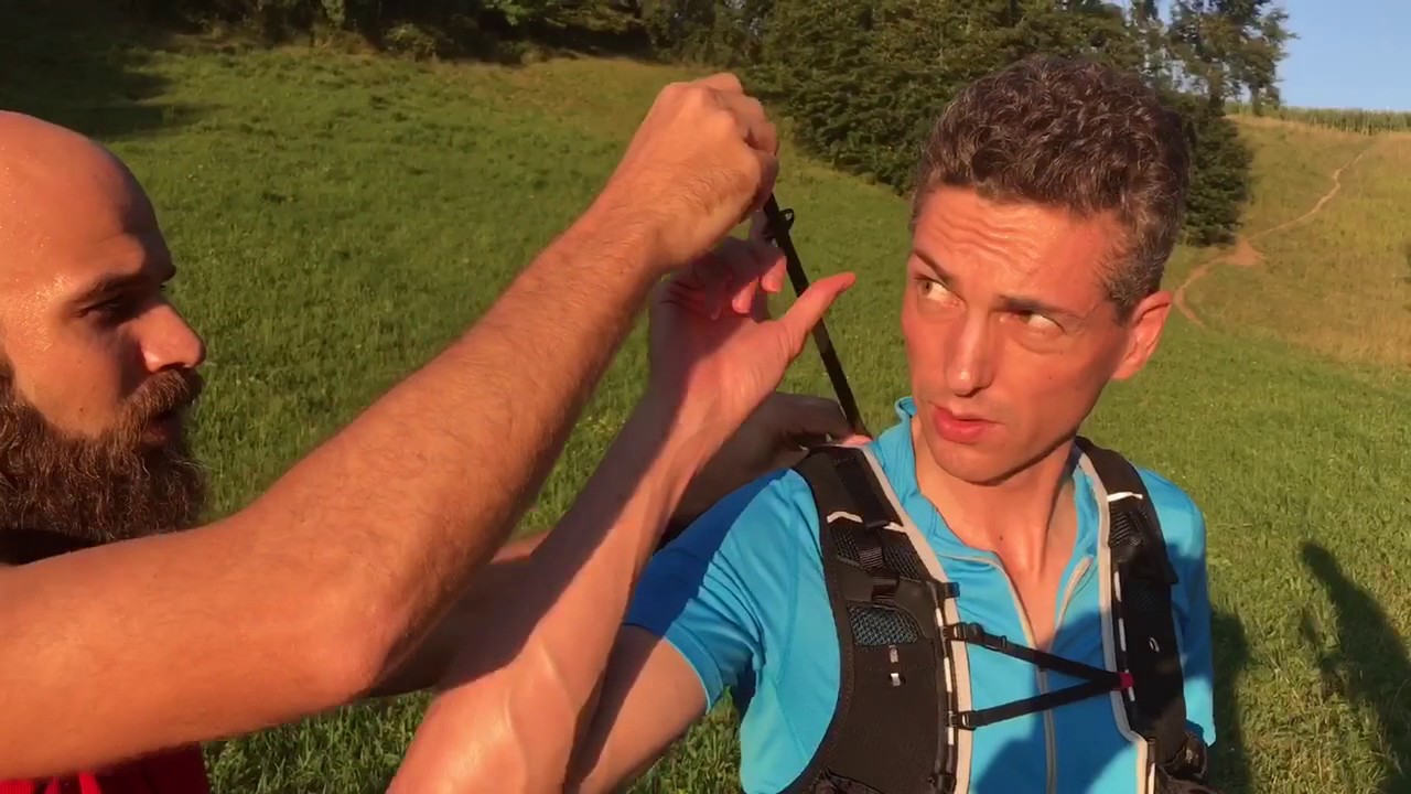 Stockhalterung am Salomon Laufrucksack - wie funktioniert das ?