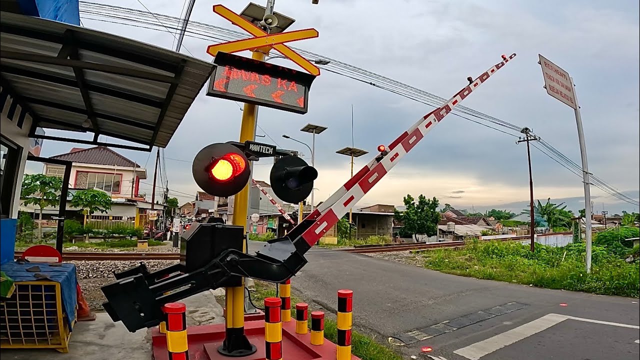 Kompilasi Perlintasan Kereta Api disekitar Kota Blitar, Jawa Timur