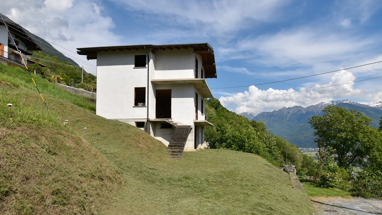 Villa Indipendente con giardino e vista panoramica in vendita a Cercino (SO)