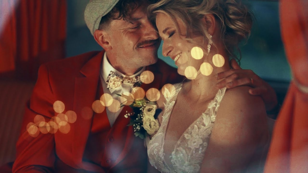 French kiss on polish wedding - Karolina i Quentin