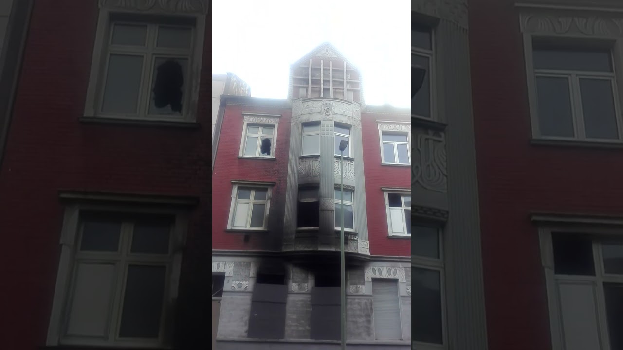 Ausgebranntes Haus Grillostra&szlig;e - Abfackeln ist billiger als Sanieren #duisburg #marxloh #altbau