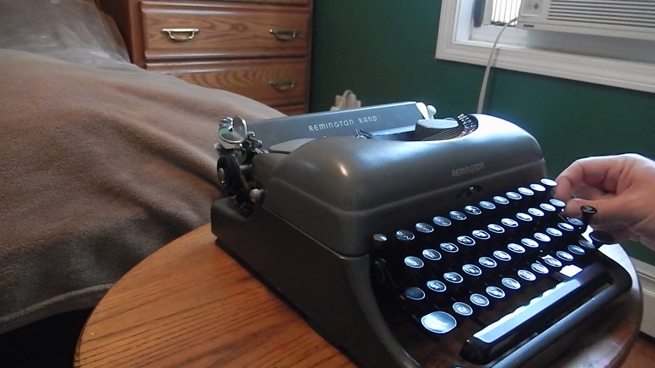 1948 Remington Rand De Luxe Model 5 portable typewriter