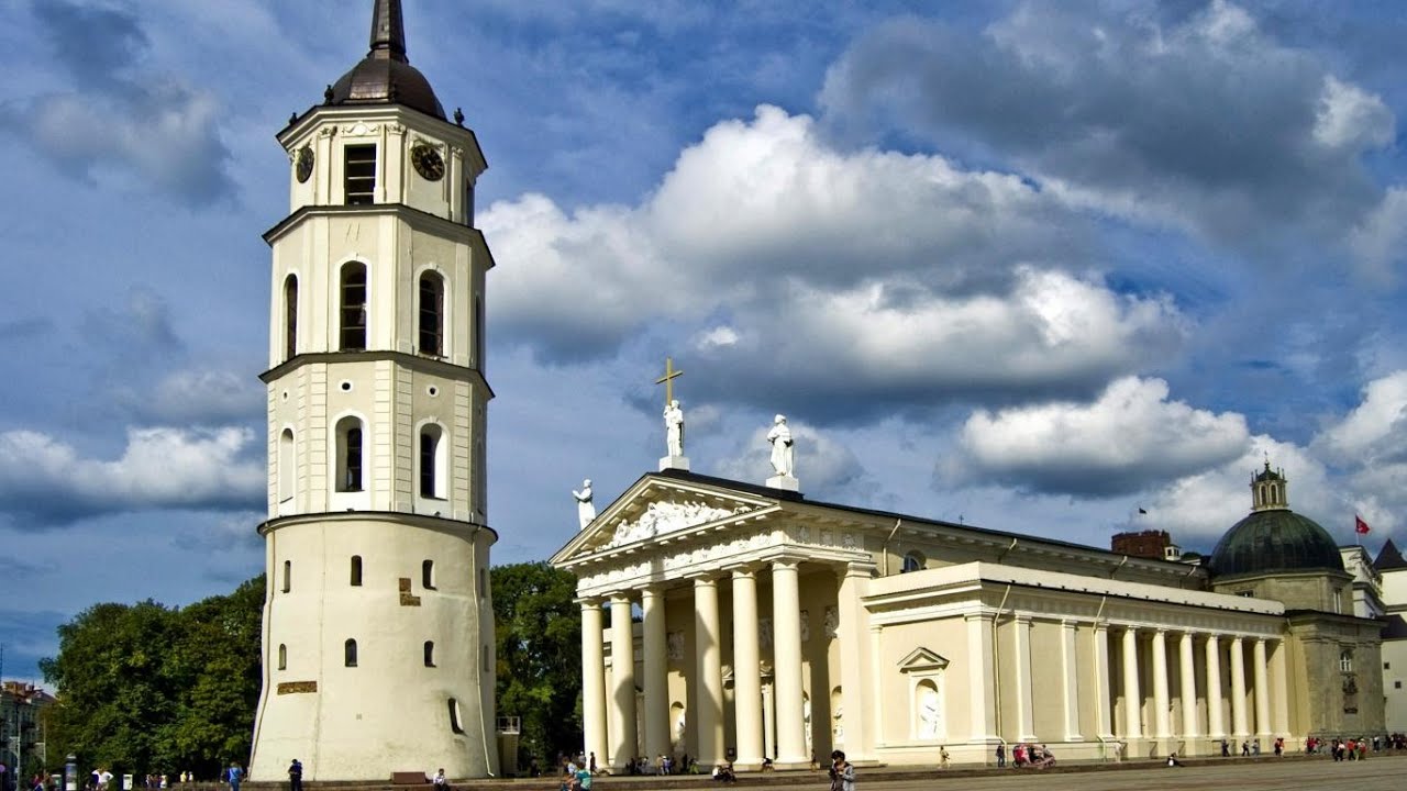 Eran & Shira The Travellers   Vilnius Attractions, Lithuania   ערן ושירה   אטרקציות בוילנא, ליטא