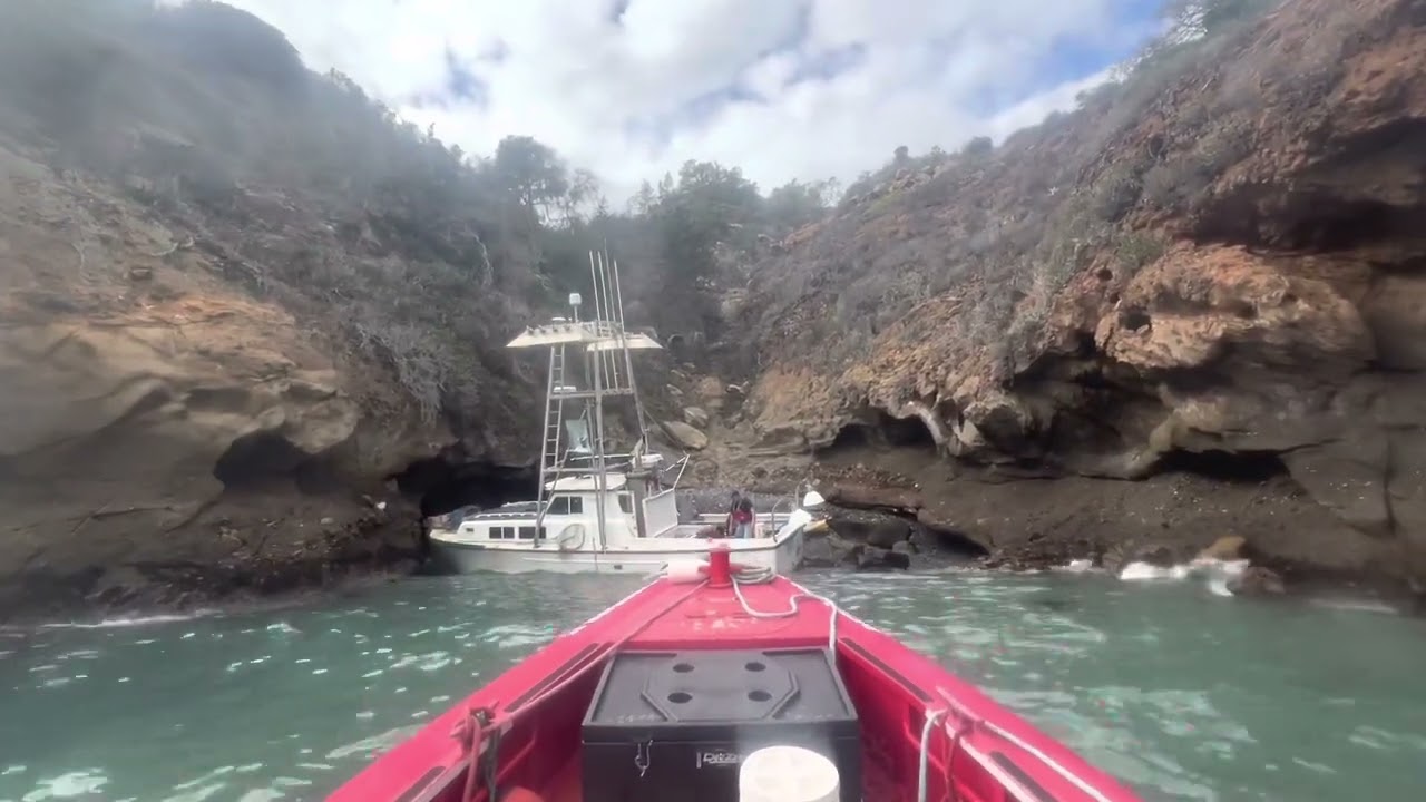 34&rsquo; vessel saved from the rocks at Santa Cruz Island - TowBoatUS Ventura