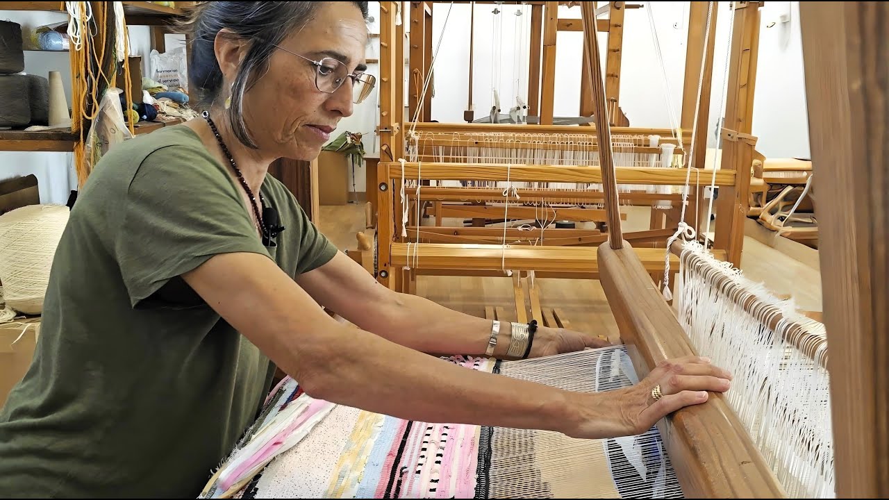 Jennyfer, tejedora en Artenara: 
