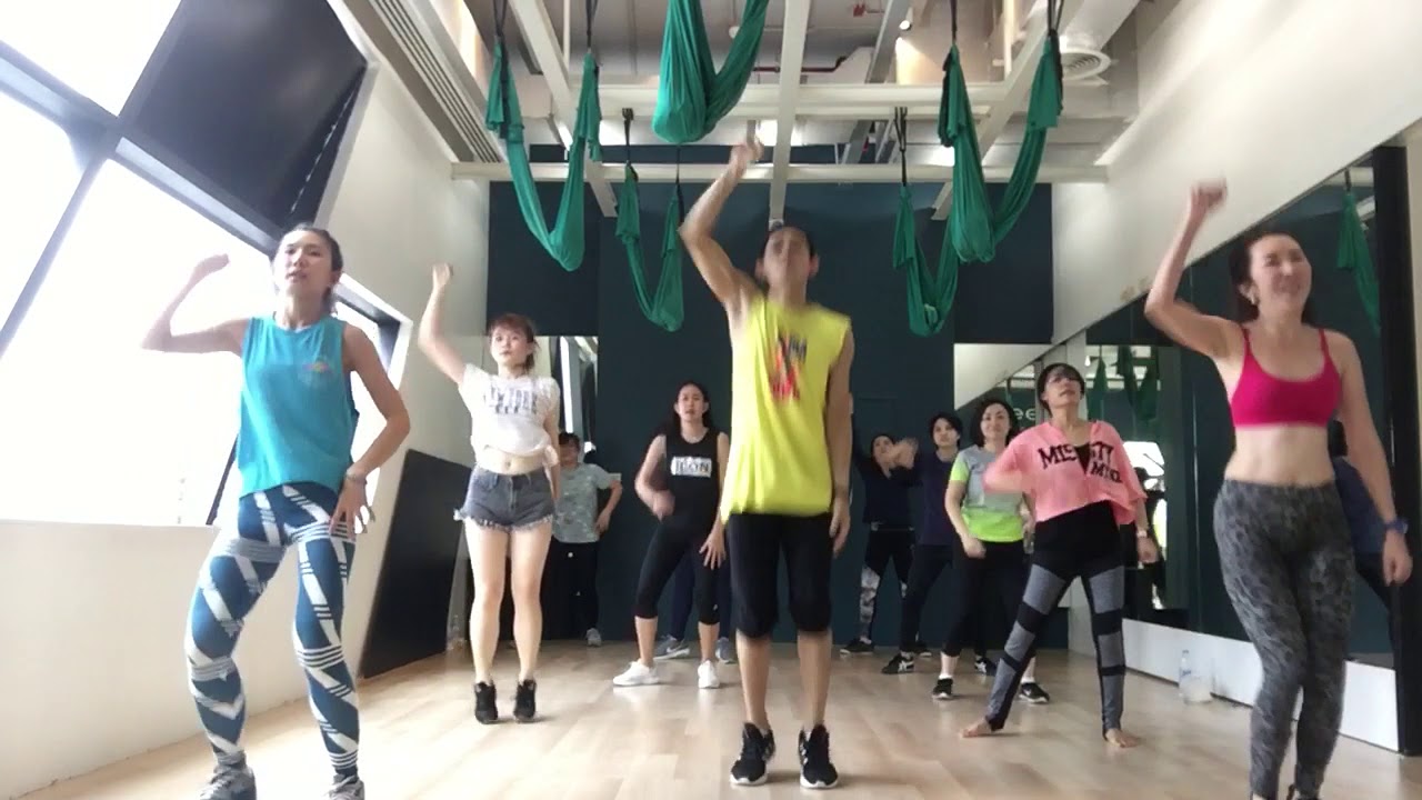 [KPOP] BLACKPINK - BOOMBAYAH | Dance Fitness By Golf | Give Me Five Thailand
