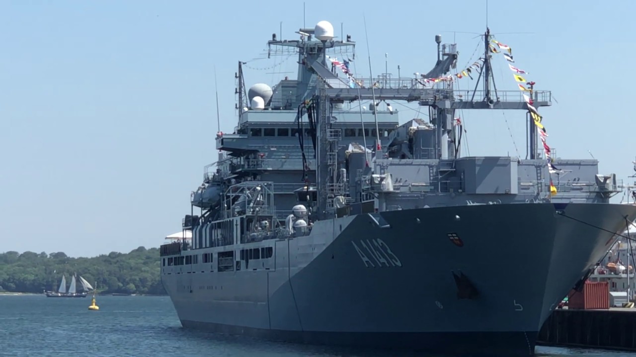 Корабль снабжения BONN A 1413 ВМС Германии