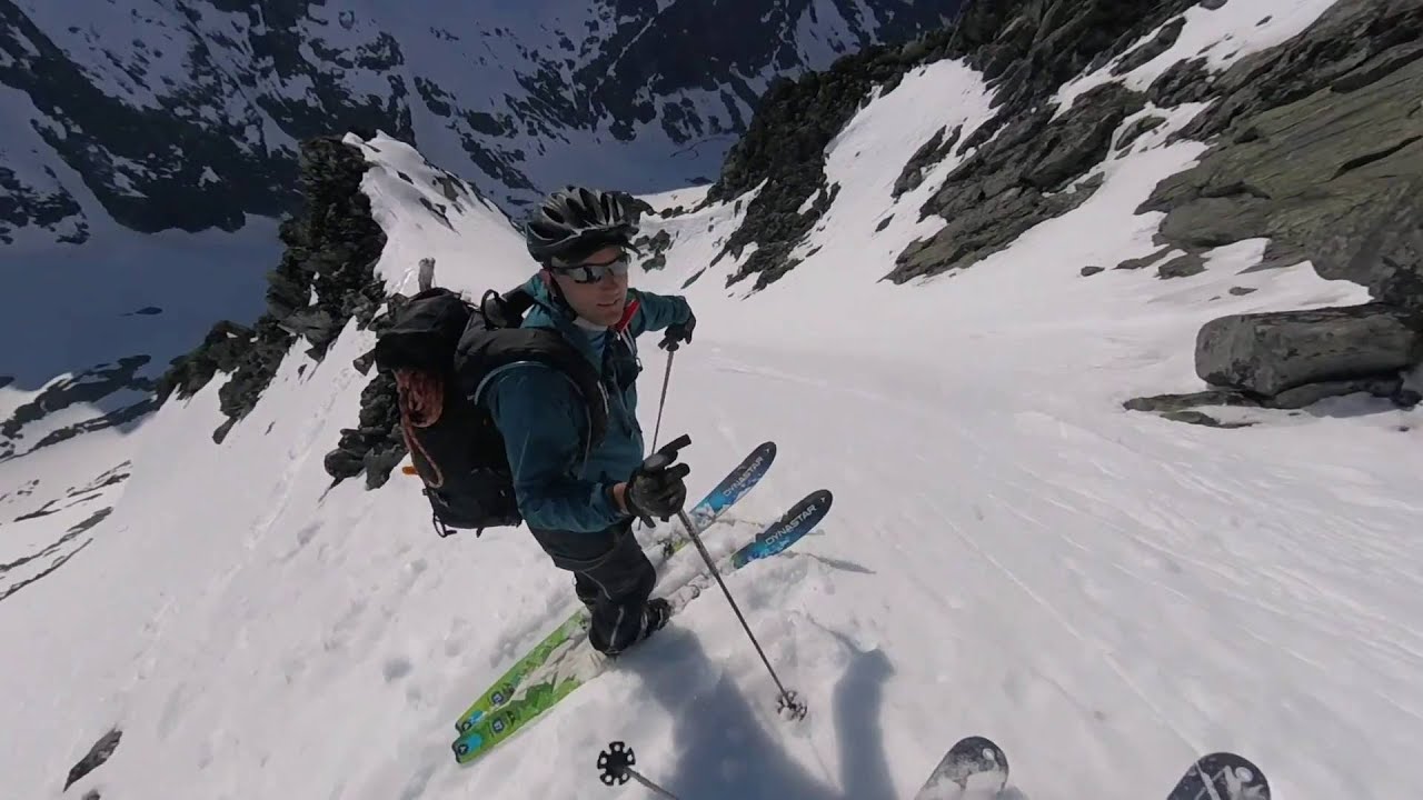 Store Dyrhaugstind descent via vestrenna