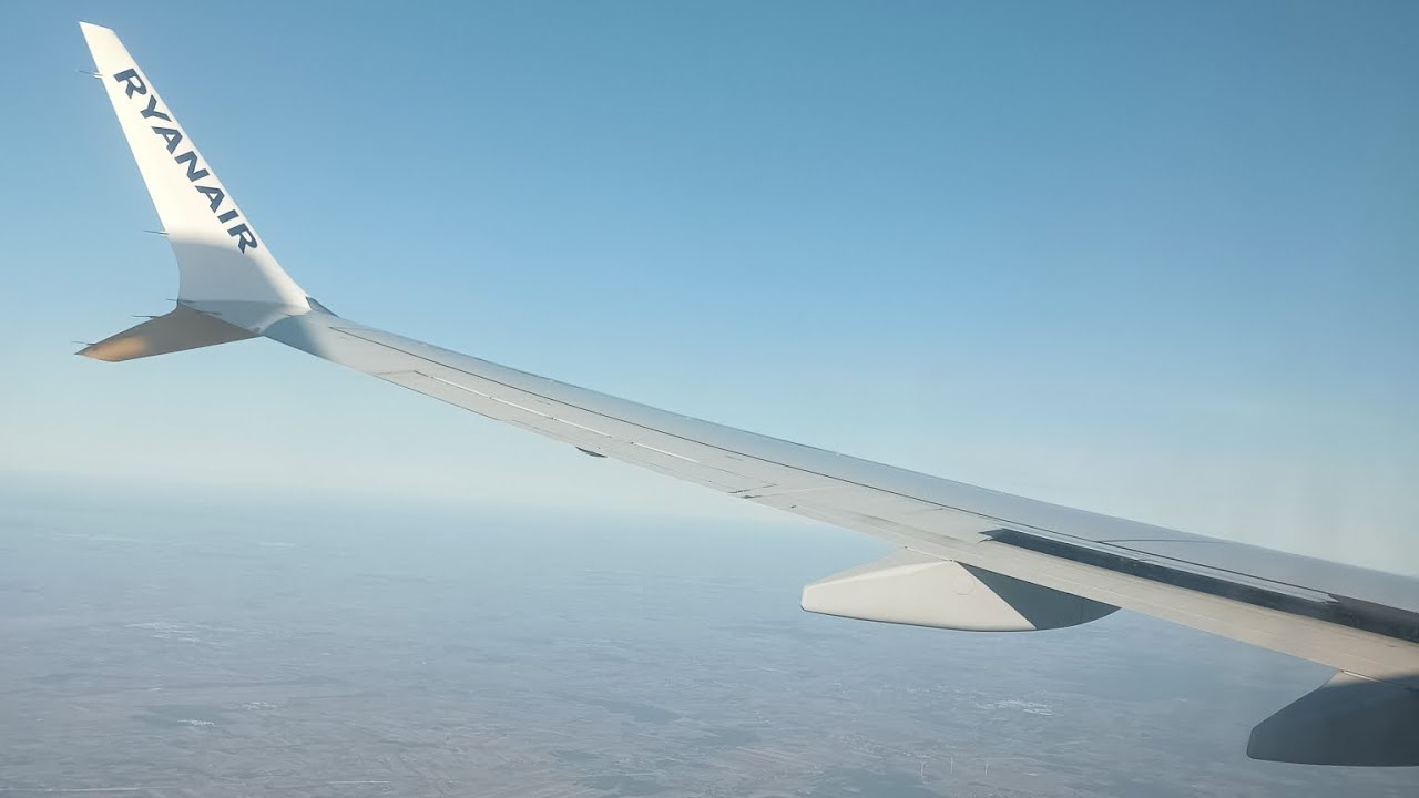 Ryanair 737MAX-8 landing at Lodz airport from Dublin. 
