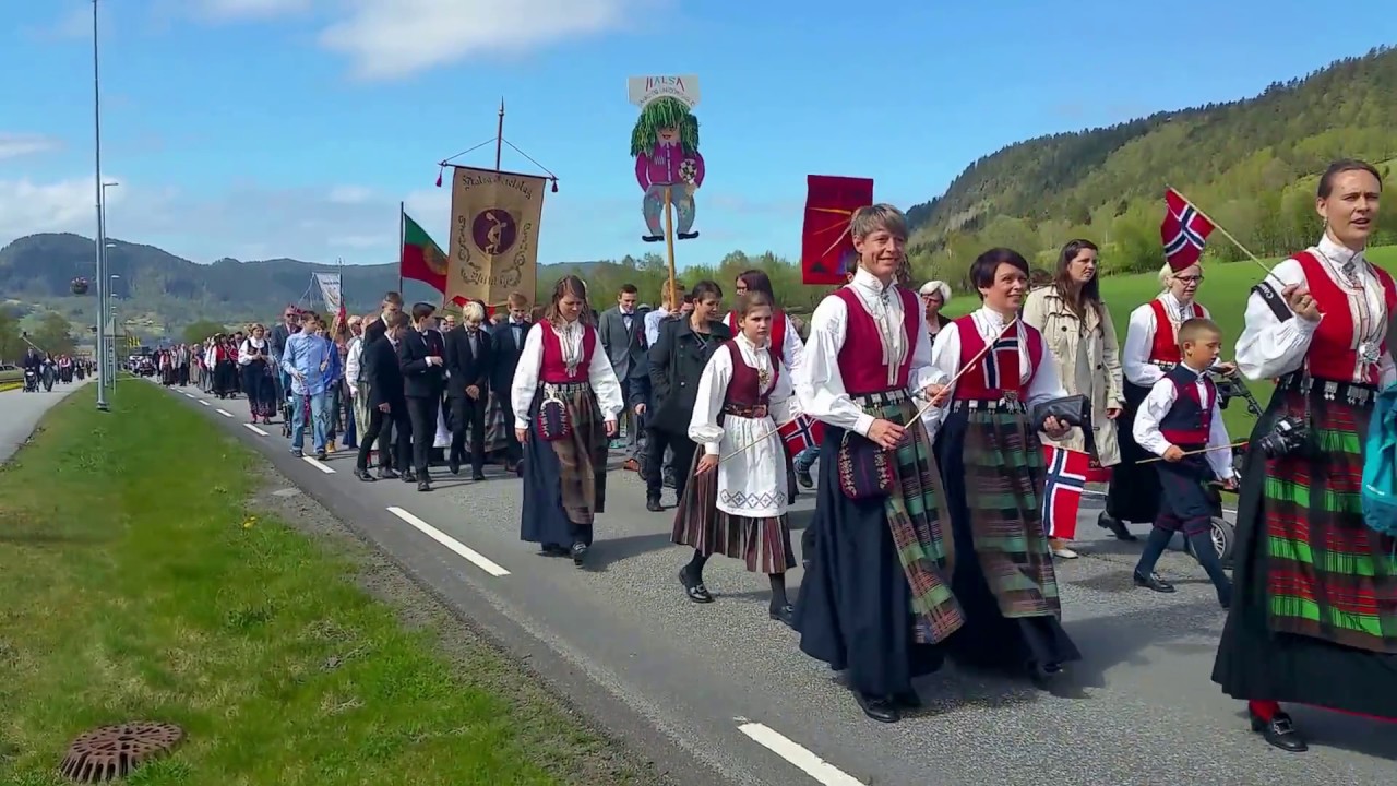 iHalsa.no: 17. mai-toget i Halsa
