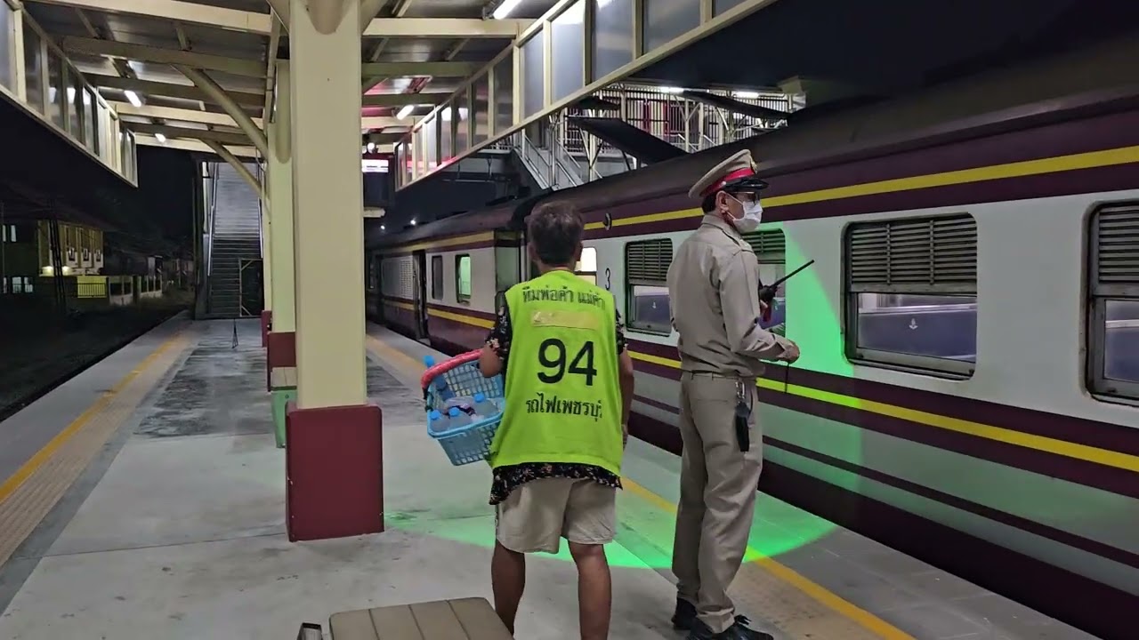 ส่องไฟงานพระนครคีรี รถเร็ว 169 จอดเพชรบุรี rapid train 169 at Phetchaburi 