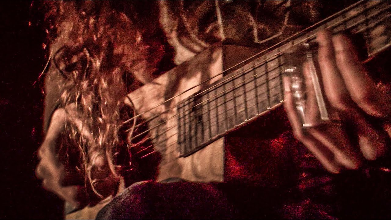 Playing some blues at the Crossroads at Midnight
