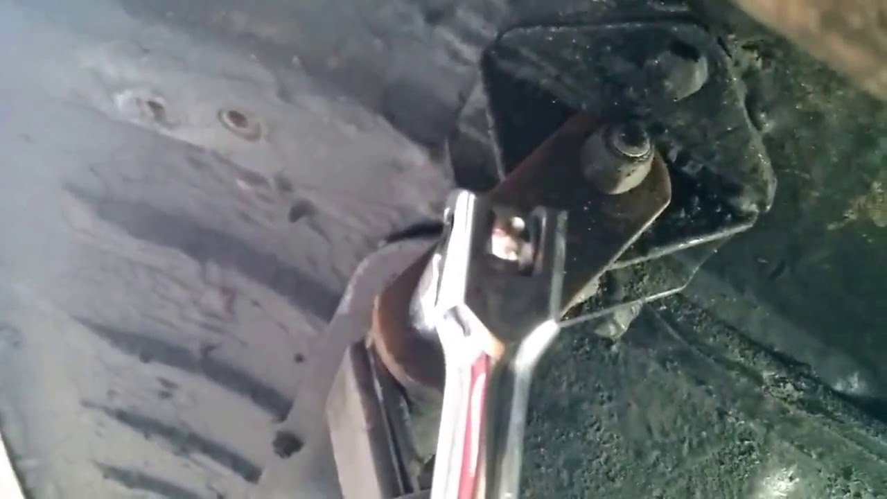 Replacing rear leaf springs. MG Midget