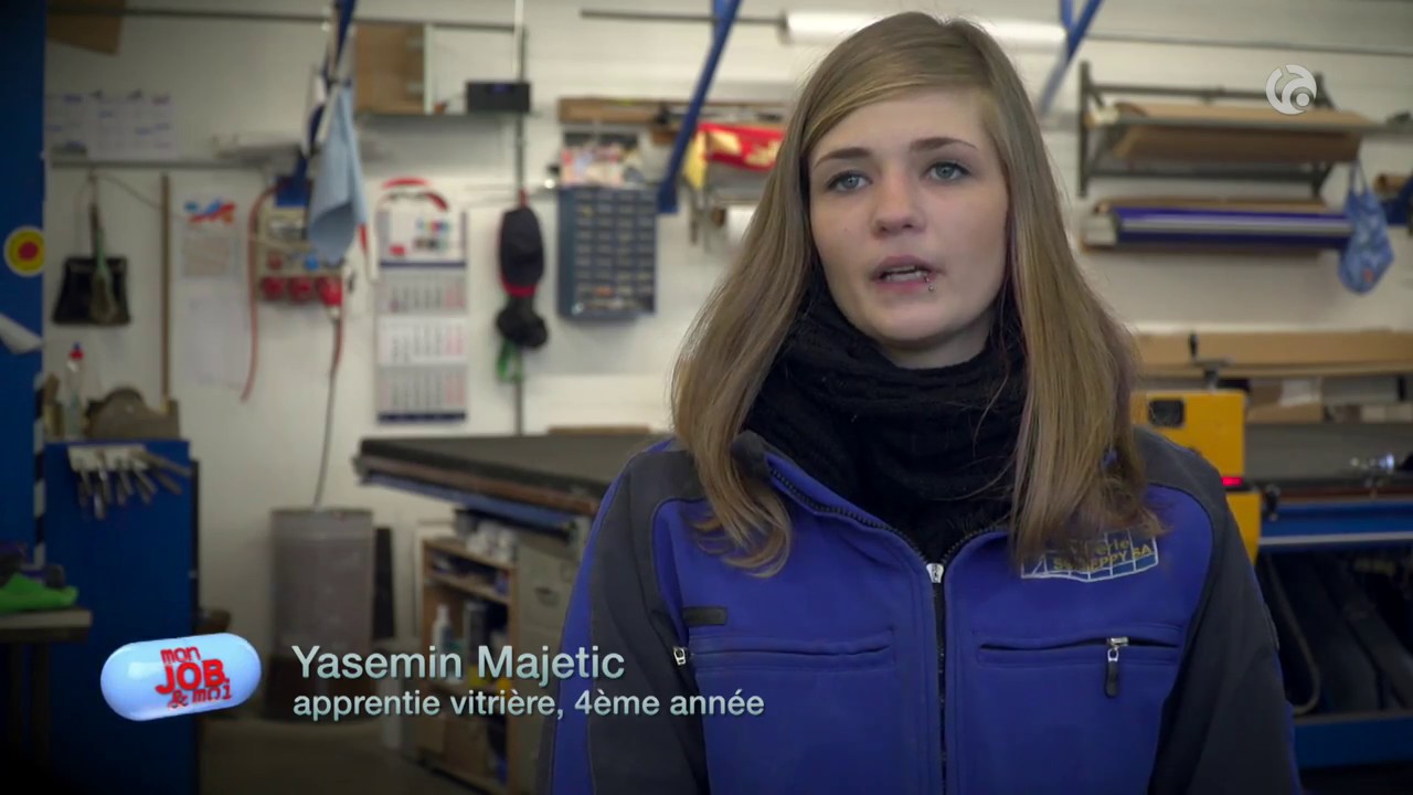 Yasemin brise et façonne le verre