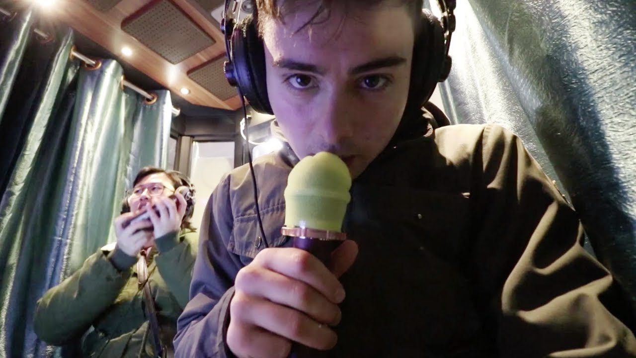 老外第一次体验中国迷你KTV（高能戒备）