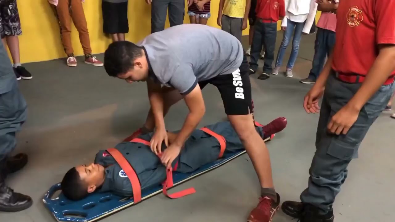 Aula de primeiros socorros - bombeiro mirim