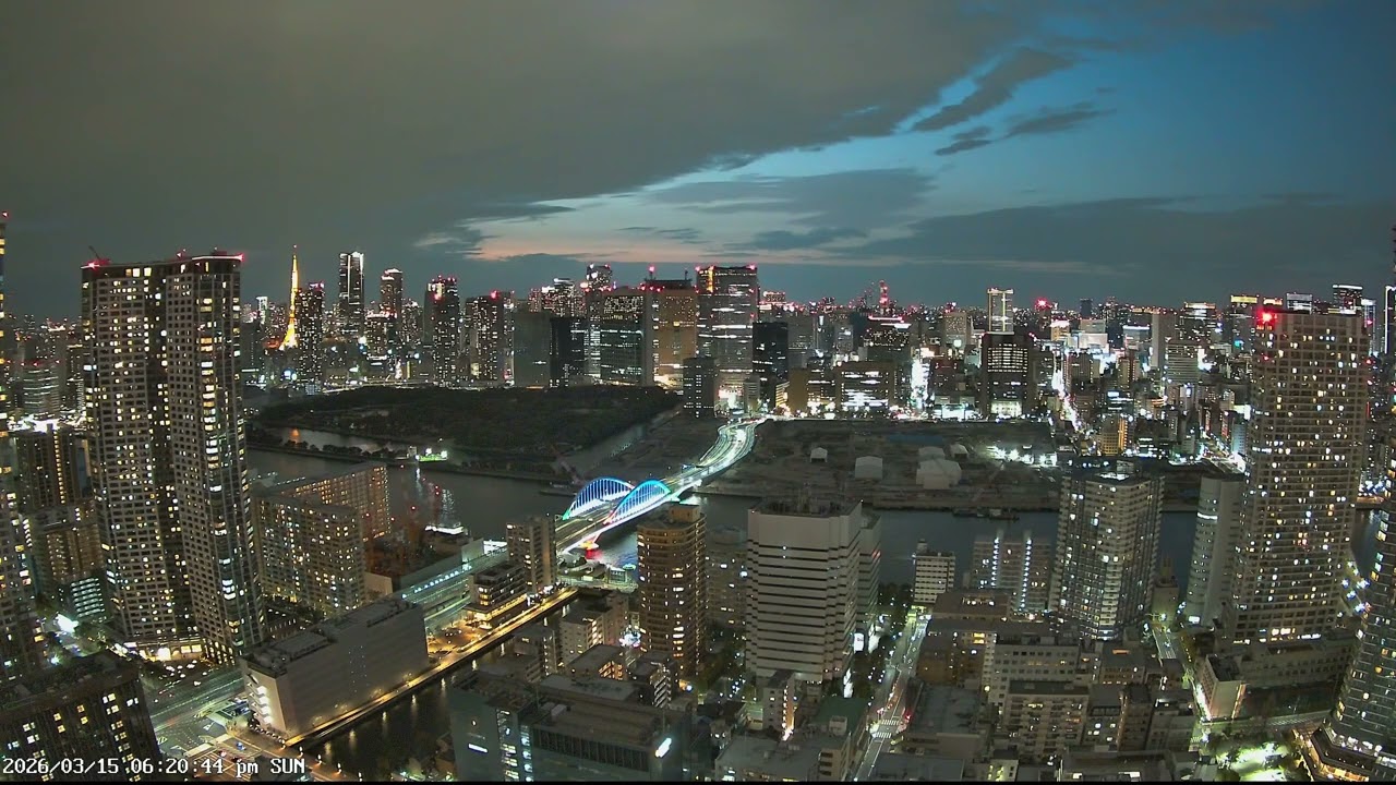 東京ライブカメラ 4K | 港区・築地 | 夕焼けと都心の景色 | 2026-03-15