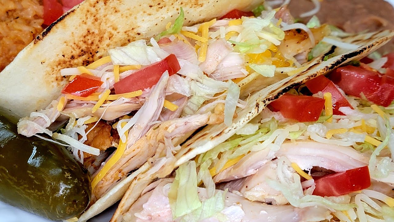 Homemade Shredded Chicken Tacos (Chicken Thighs) #chefsbackyard #tacoseasoning #flavorformula
