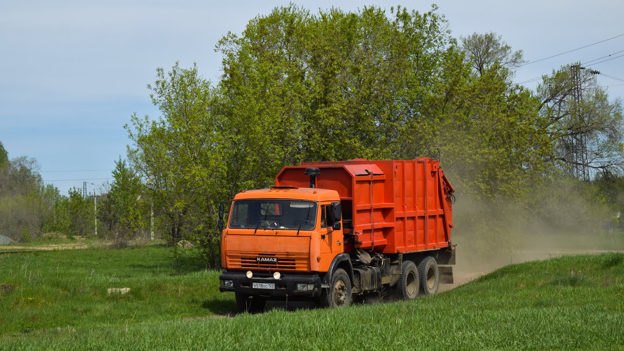 Мусоровоз МКМ-4605 на шасси КамАЗ-53215R (В 518 ОС 122). / KAMAZ garbage truck.