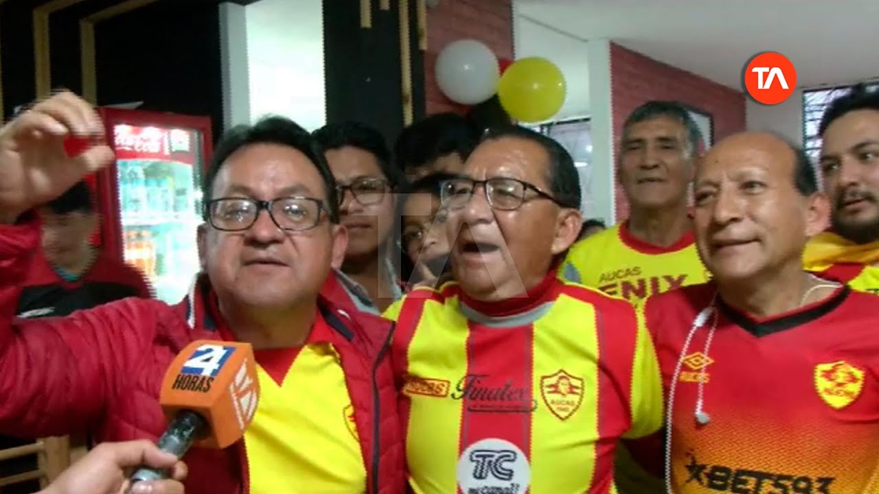 Hinchas del Aucas celebraron el triunfo de su equipo en Quito