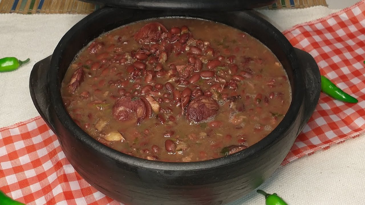 Como fazer feijão com carne seca , linguiça , costelinha , bacon e lombo suíno salgado.