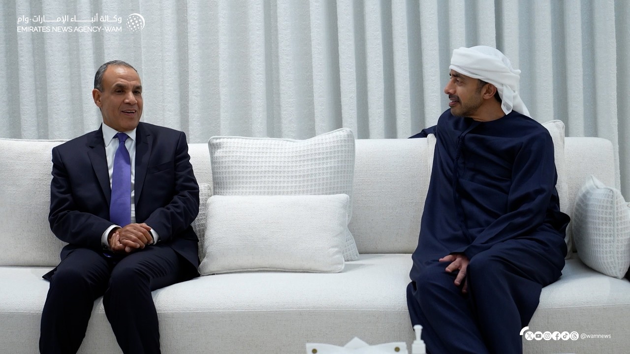 عبدالله بن زايد يستقبل وزير الخارجية المصري