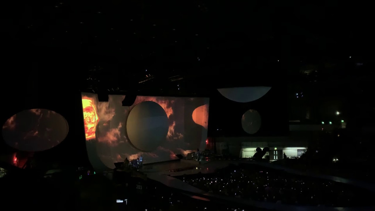 Ariana Grande- Raindrops/ God Is A Woman- Sheffield