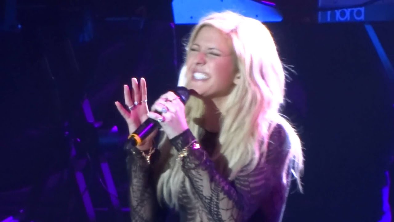 Ellie Goulding - Your Song Live at the O2 Arena (failed mic) London. 29 Sept 2013