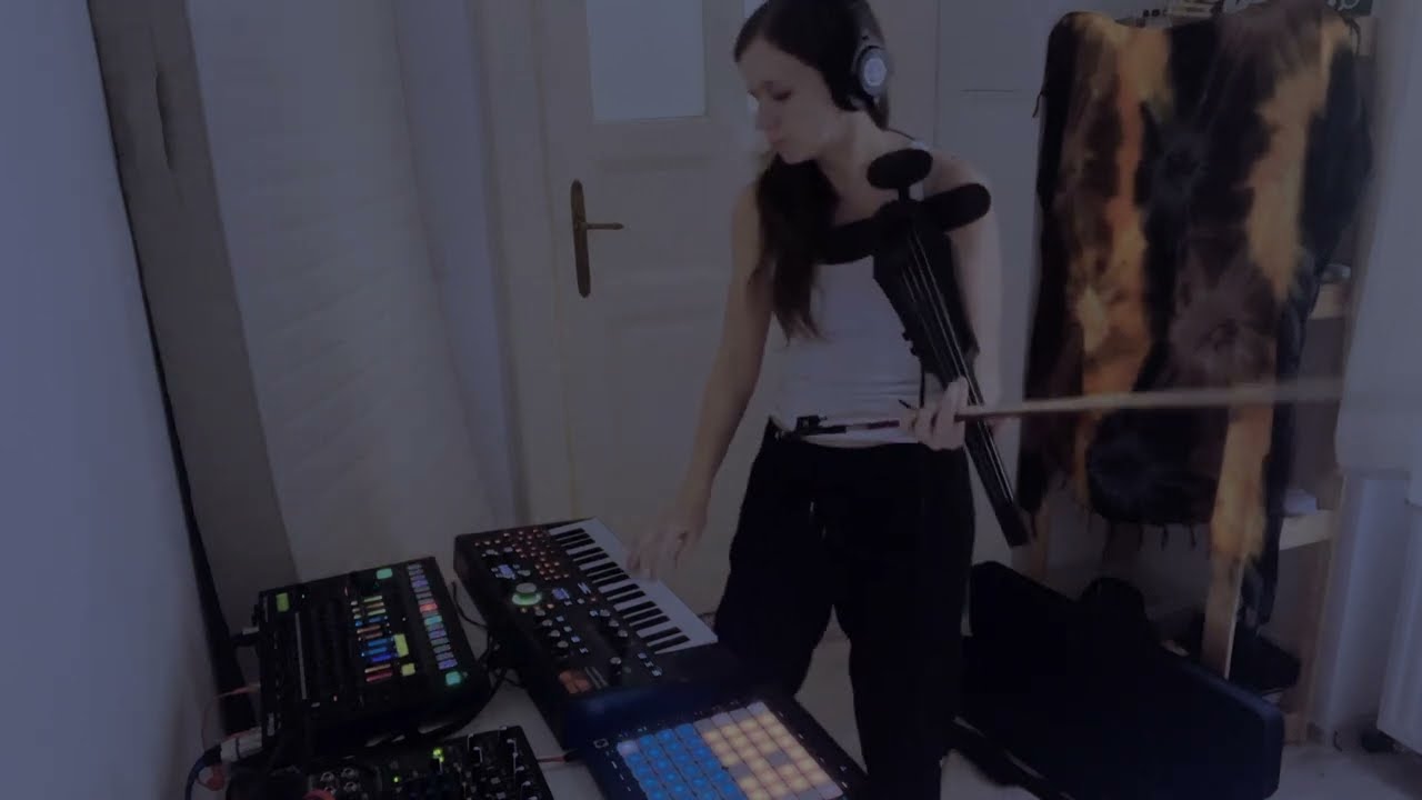 Arulei Live Improvisation 1 - 05/09/24 - Electric Violin, Hydrasynth Explorer, TR8S