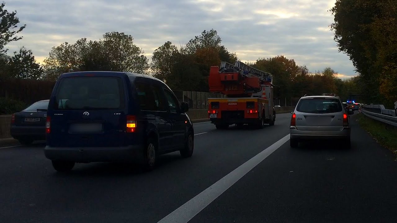 KRASSES FEHLVERHALTEN: PKW missbraucht Rettungsgasse
