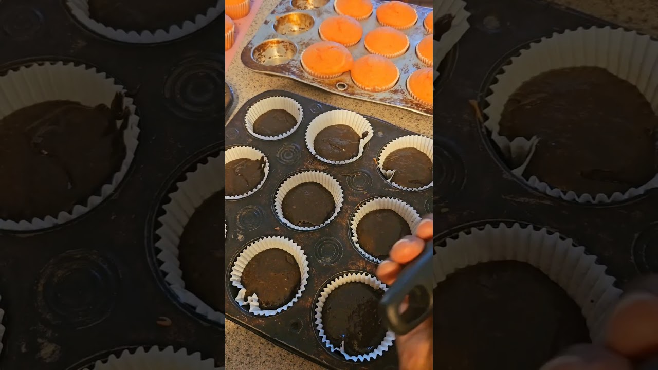 BAKING CUPCAKES 🩷🤍🖤 #cupcake #cupcakes #cakedecorator #bake #baking #baker