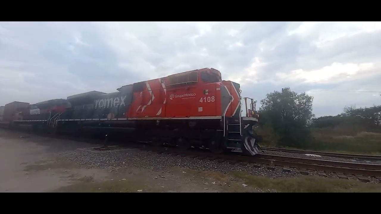 FXE 4108 FXE 4077 Manzanillo al norte pasando en bojay
