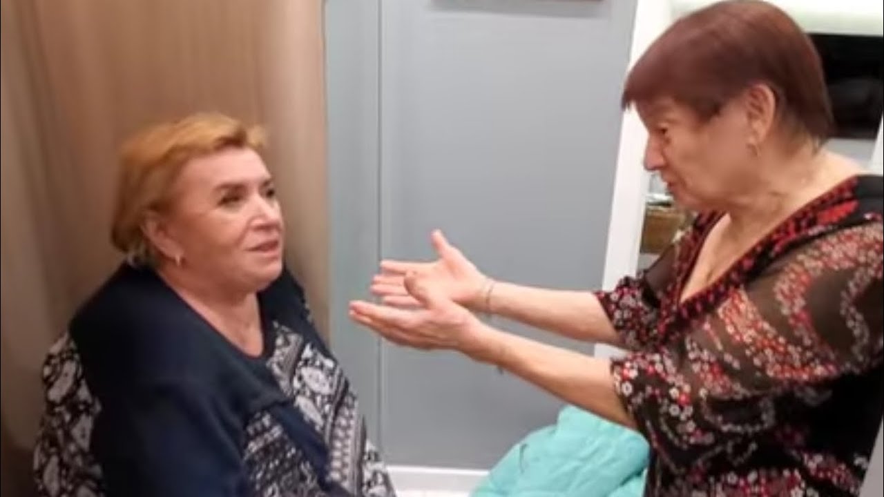 Шупа с проходняка набросилась на НАДЬКУ ПЫЗДОКОВНУ! Тикайтэ уси! 🤣 ПАРОДИЯ