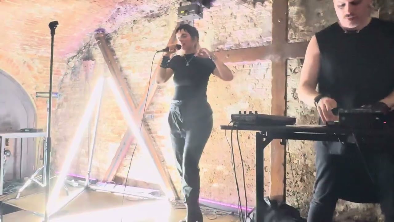 Rue Oberkampf - Deine Augen, Fetish Cafe Antwerpen 24/3/2024