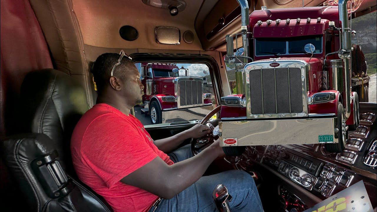 BIG BOB! PETERBILT 388 STRAIGHT PIPE PACCAR ENGINE