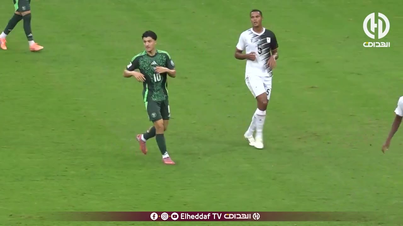 شاهد ... مازة هبل لاعبي المنتخب الأوغندي بخفته و سرعته في اتخاذ القرار 🇩🇿💪