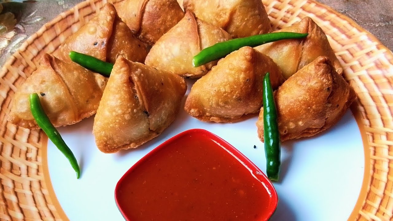 শীতের সন্ধ্যায় দোকানের চেয়ে ও বেশি মজাদার ও মুচমুচে সিঙ্গারা এবার বাড়িতে ই বানিয়ে নিন।Singara Recipe