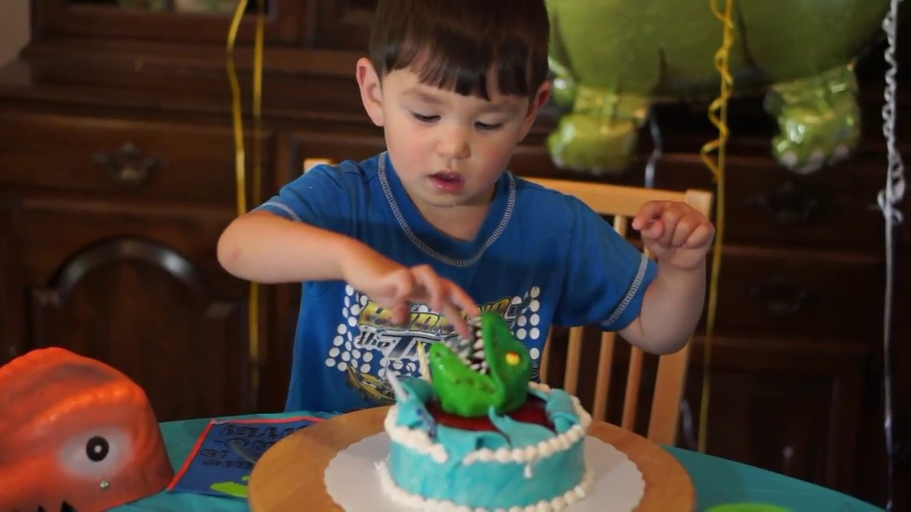 Dinosaur Cake for Luke's 3rd Birthday!